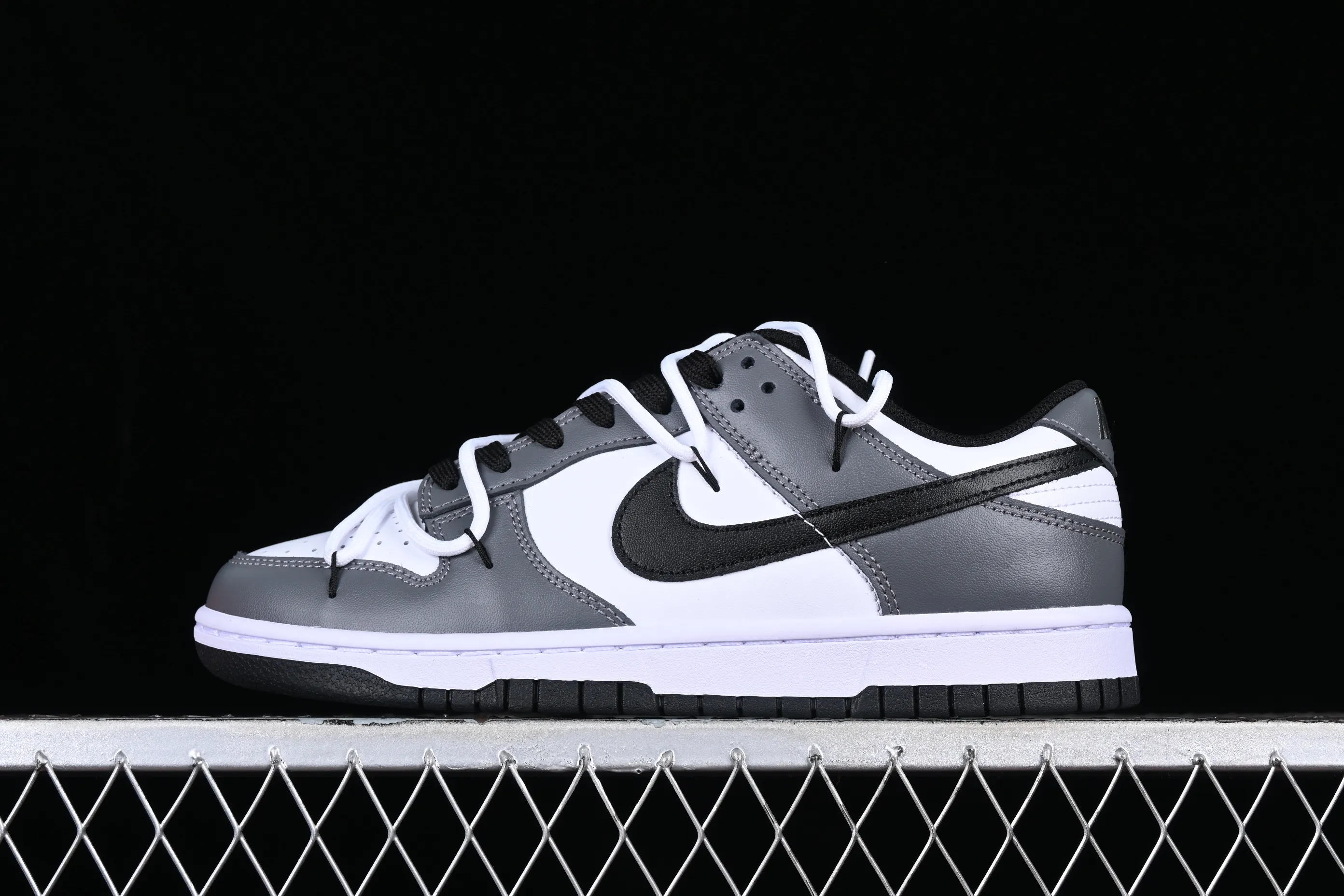 All Categories Nk SB Dunk Series Nk SB Dunk Low Low-top sneakers Nk SB Dunk Low Strap white and gray SB low-top sports and leisure sneakers DD1503-101